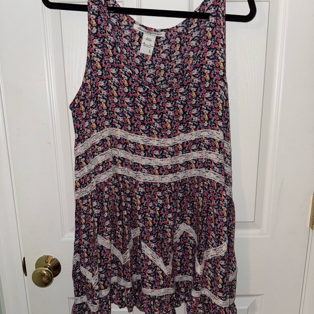 Floral Sleeveless top with Lace Accents